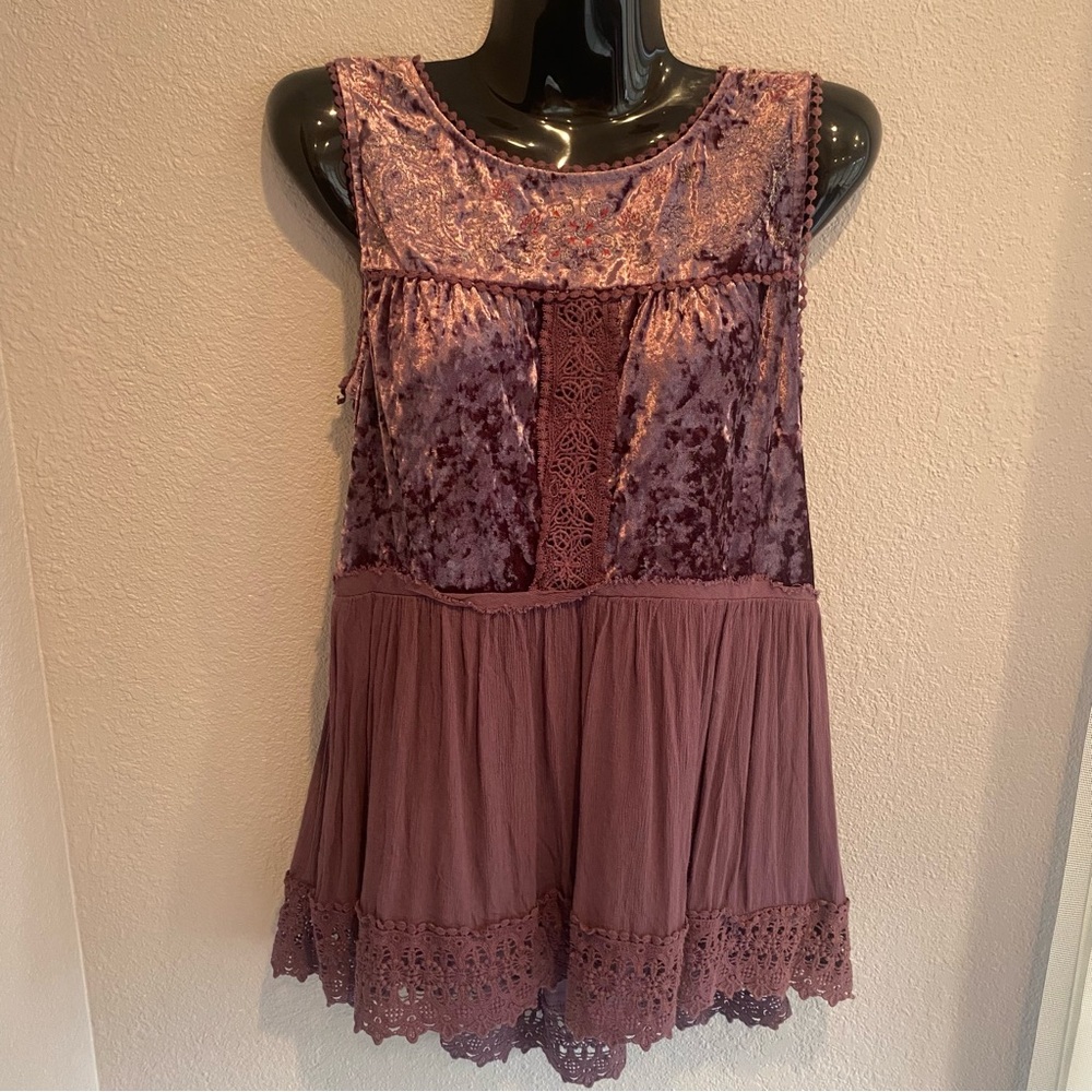 Velvet Lace Trim Top - Picture 3 of 9